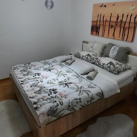 Апартаменти Apartman Bulevar Sarajevo - Free Parking Екстер'єр фото