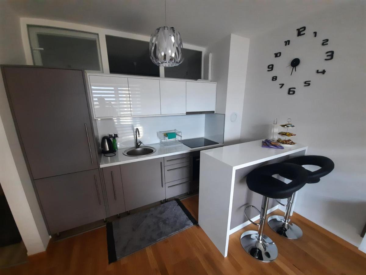 Apartman Bulevar Sarajevo - Free Parking Екстер'єр фото