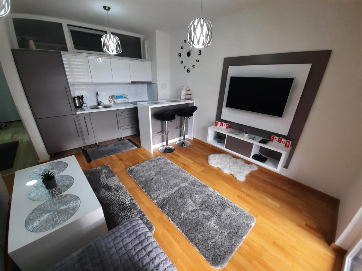 Апартаменти Apartman Bulevar Sarajevo - Free Parking Екстер'єр фото